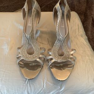 Beautiful Glint formal heel. Wonderful shape!